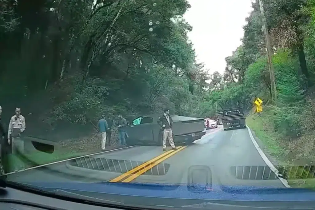 Accident Cybertruck